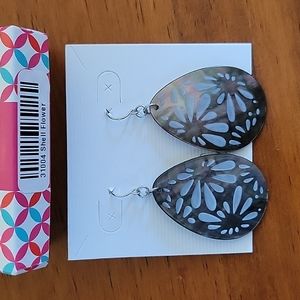 Premier Designs Shell Flower Earrings